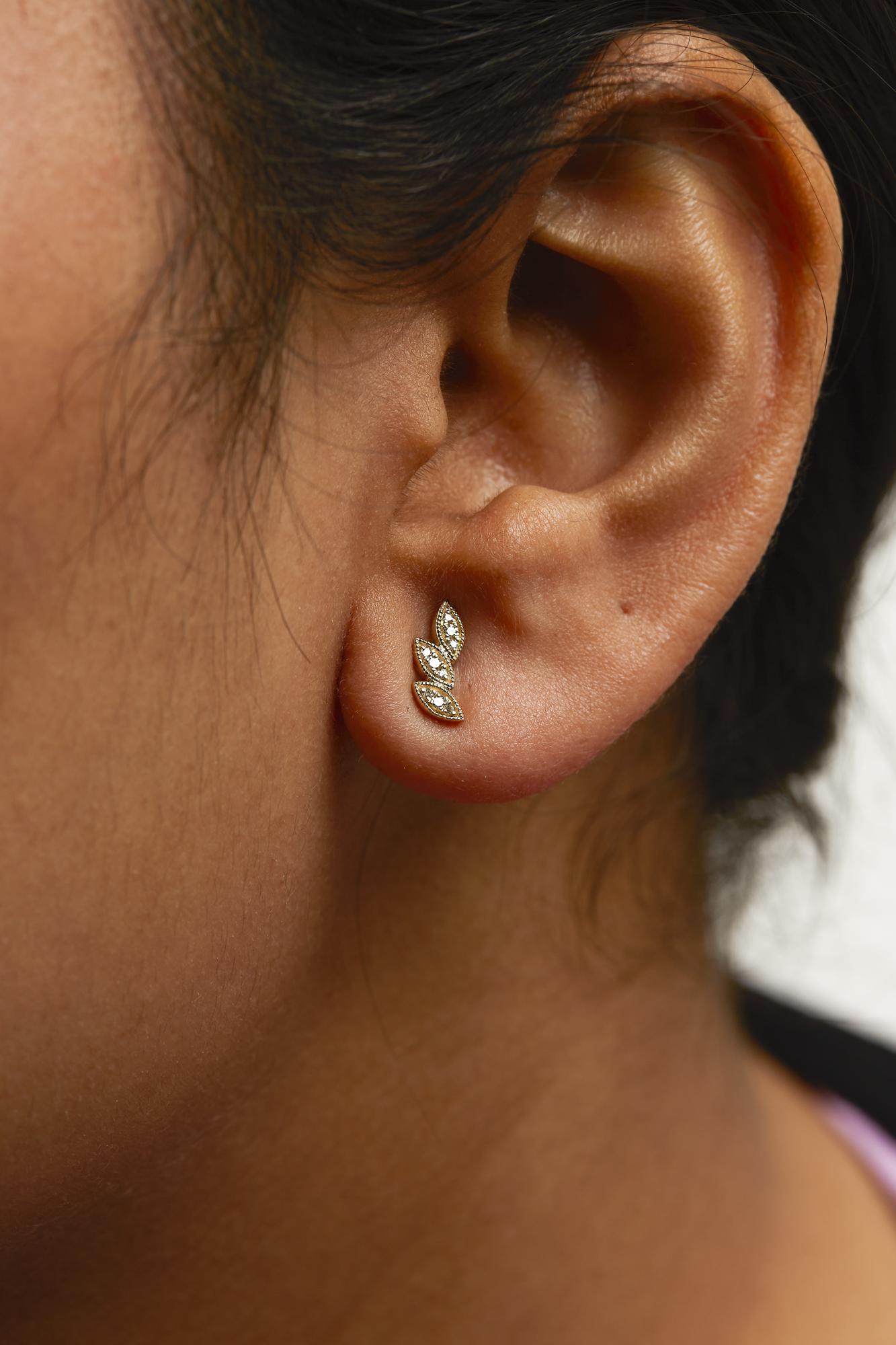 10K Yellow Gold 1/10 Cttw Diamond Triple Leaf Stud Earring (H-I Color, I1-I2 Clarity) (Copy)