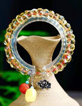 Faceted Crystal Strand with Lucky Cat Pendant (Copy)