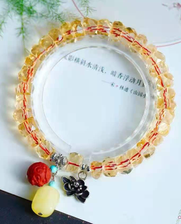 Faceted Crystal Strand with Lucky Cat Pendant (Copy)